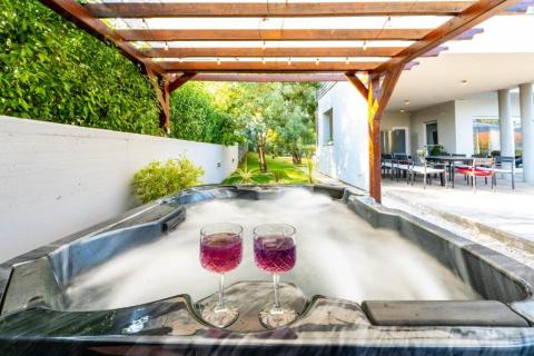 Istra,Medulin-velika moderna vila s bazenom 