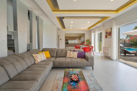 Istra,Medulin-velika moderna vila s bazenom 