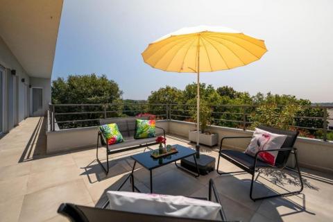 Istra,Medulin-velika moderna vila s bazenom 