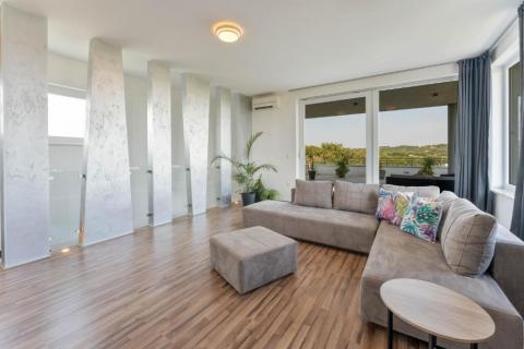 Istra,Medulin-velika moderna vila s bazenom 