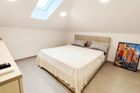 Rijeka, Vojak, najam novoadaptiranog stana s dvorištem