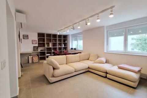 Rijeka, Vojak, najam novoadaptiranog stana s dvorištem