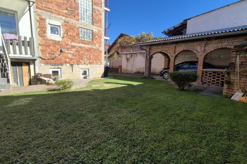 Zagreb, Botinec, kuća s tri stana