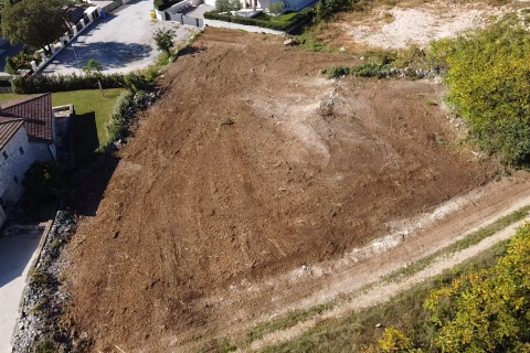 Poreč, okolica - zemljište s građevinskom dozvolom