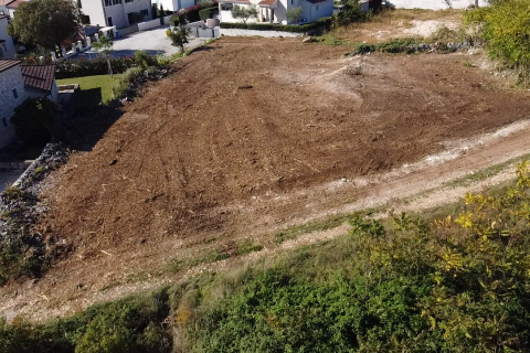 Poreč, okolica - zemljište s građevinskom dozvolom