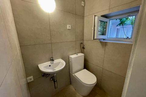 Novi Vinodolski - kuća u starom gradu 2. red od mora