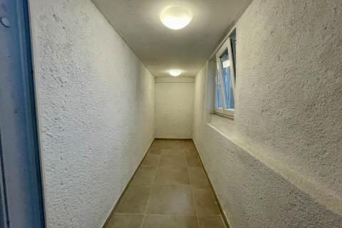 Novi Vinodolski - kuća u starom gradu 2. red od mora