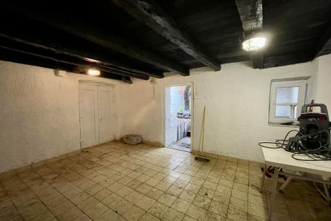 Novi Vinodolski - kuća u starom gradu 2. red od mora