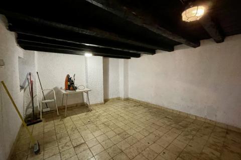 Novi Vinodolski - kuća u starom gradu 2. red od mora