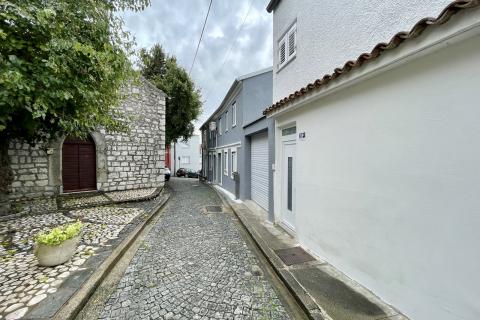 Novi Vinodolski - kuća u starom gradu 2. red od mora