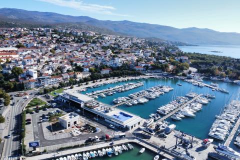 Novi Vinodolski - kuća u starom gradu 2. red od mora