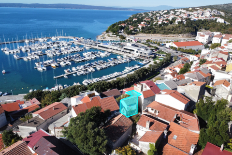 Novi Vinodolski - kuća u starom gradu 2. red od mora