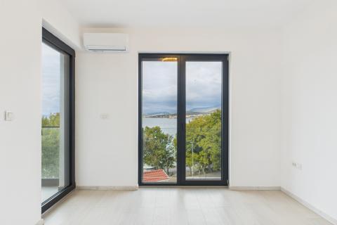 Novi Vinodolski, Klenovica - dvosoban stan prvi red od mora