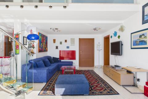 Crikvenica, Selce - četverosoban stan prvi red uz more