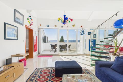 Crikvenica, Selce - četverosoban stan prvi red uz more