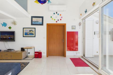 Crikvenica, Selce - četverosoban stan prvi red uz more