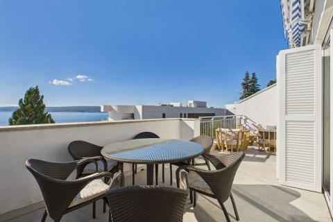 Crikvenica, Selce - četverosoban stan prvi red uz more