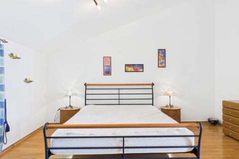 Crikvenica, Selce - četverosoban stan prvi red uz more