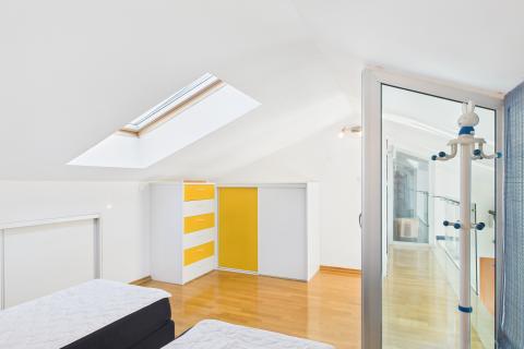 Crikvenica, Selce - četverosoban stan prvi red uz more