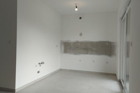 Viškovo - stan u novogradnji, okućnica