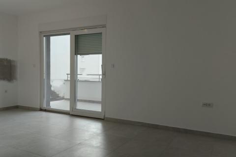 Viškovo - stan u novogradnji, okućnica