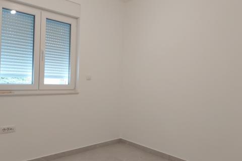 Viškovo - stan u novogradnji, okućnica