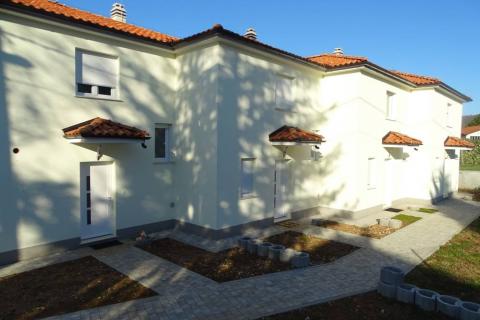 Viškovo, Marčelji, novogradnja - kuća u nizu s okućnicom