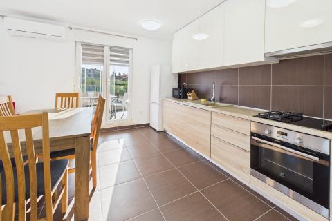 PULA, VIDIKOVAC - stan blizina plaže, lift