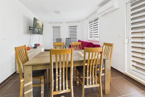 PULA, VIDIKOVAC - stan blizina plaže, lift