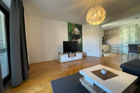 Otok Krk,Punat-obiteljska kuća s velikom okućnicom,pogled,blizina mora