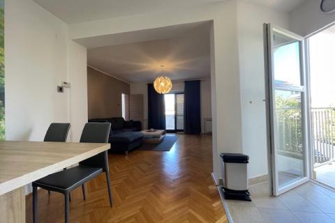 Otok Krk,Punat-obiteljska kuća s velikom okućnicom,pogled,blizina mora