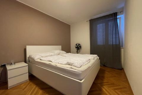 Otok Krk,Punat-obiteljska kuća s velikom okućnicom,pogled,blizina mora