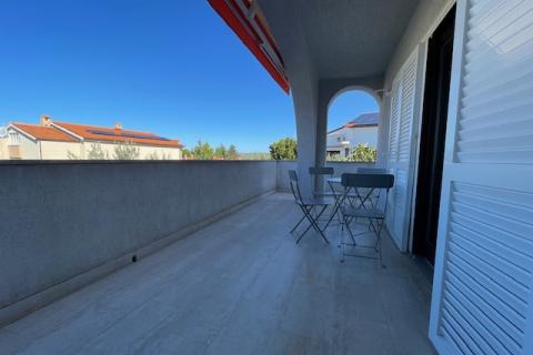 Otok Krk,Punat-obiteljska kuća s velikom okućnicom,pogled,blizina mora