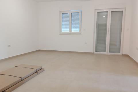 Viškovo - stan u novogradnji, okućnica