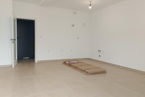 Viškovo - stan u novogradnji, okućnica