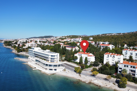 Crikvenica, Selce - četverosoban stan prvi red uz more