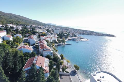 Crikvenica, Selce - četverosoban stan prvi red uz more