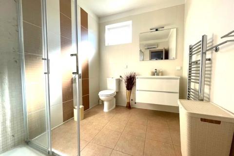 Otok Krk,Punat-obiteljska kuća s velikom okućnicom,pogled,blizina mora