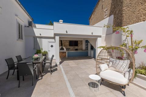 Crikvenica, Bribir- villa s bazenom u centru