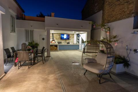 Crikvenica, Bribir- villa s bazenom u centru