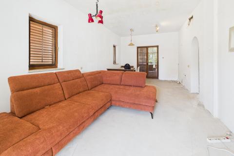 Pula, Veruda Porat - kuća sa tri stana