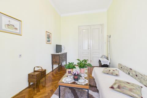 Pula, Zentrum – Wohnung in einer k.u.k.-Villa