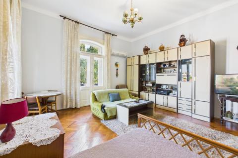 Pula, Zentrum – Wohnung in einer k.u.k.-Villa