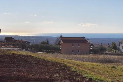 Istra, Kaštelir - građevinsko zemljište s pravomoćnom građevinskom dozvolom