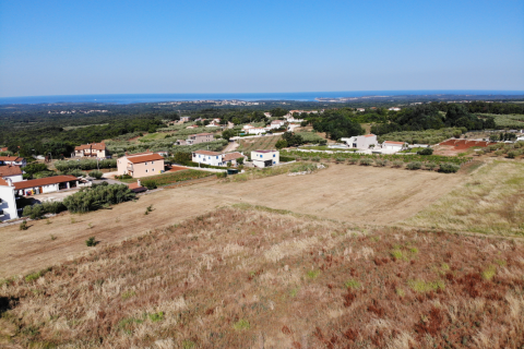 Istra, Kaštelir - građevinsko zemljište s pravomoćnom građevinskom dozvolom