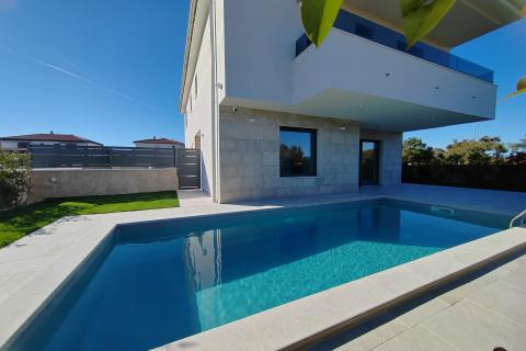 OTOK KRK-MALINSKA novogradnja moderna villa