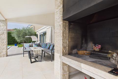 Istra, Sveti Lovreč -Moderna luksuzna kuća s bazenom i jacuzzijem na velikoj okućnici