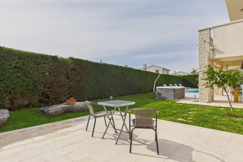 Istra, Sveti Lovreč -Moderna luksuzna kuća s bazenom i jacuzzijem na velikoj okućnici