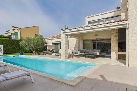Istra, Sveti Lovreč -Moderna luksuzna kuća s bazenom i jacuzzijem na velikoj okućnici