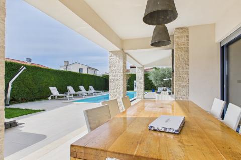 Istra, Sveti Lovreč -Moderna luksuzna kuća s bazenom i jacuzzijem na velikoj okućnici